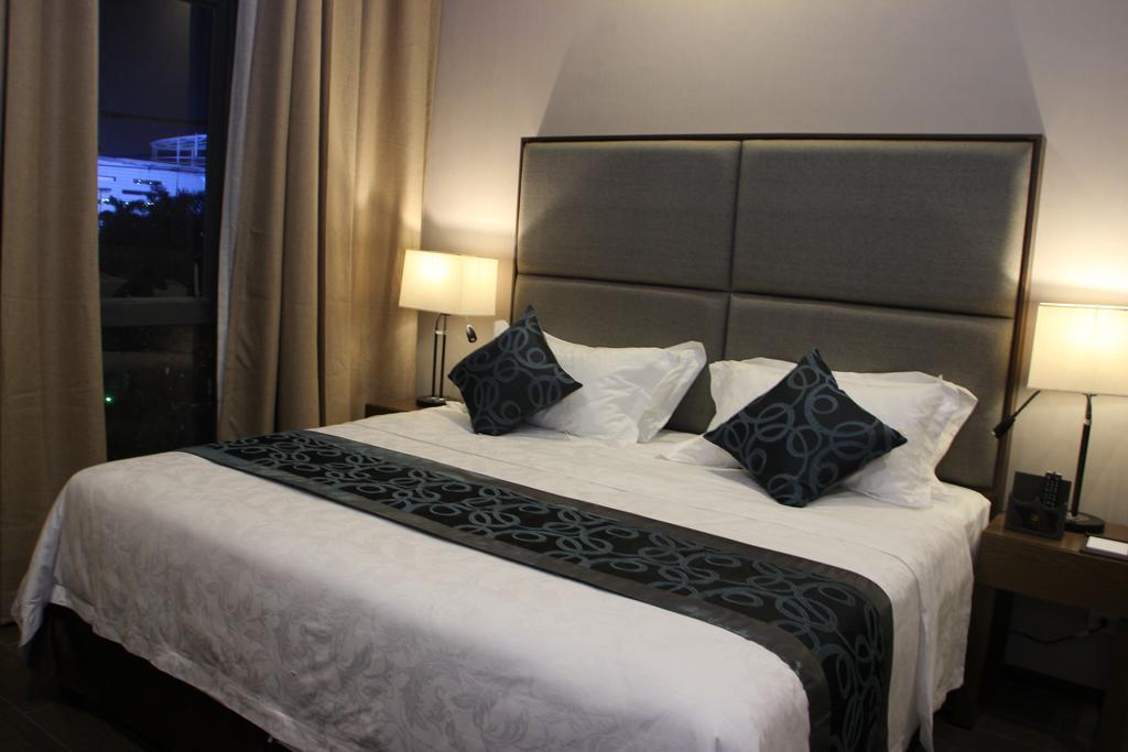 Golden Phoenix Hotel - Manila Pasay Exteriör bild