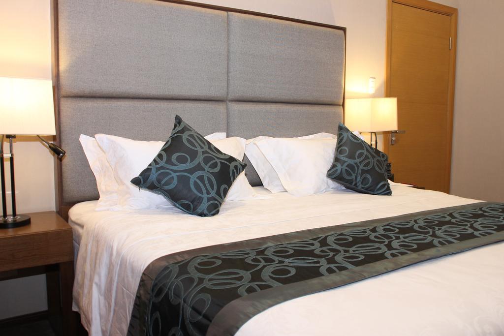 Golden Phoenix Hotel - Manila Pasay Exteriör bild