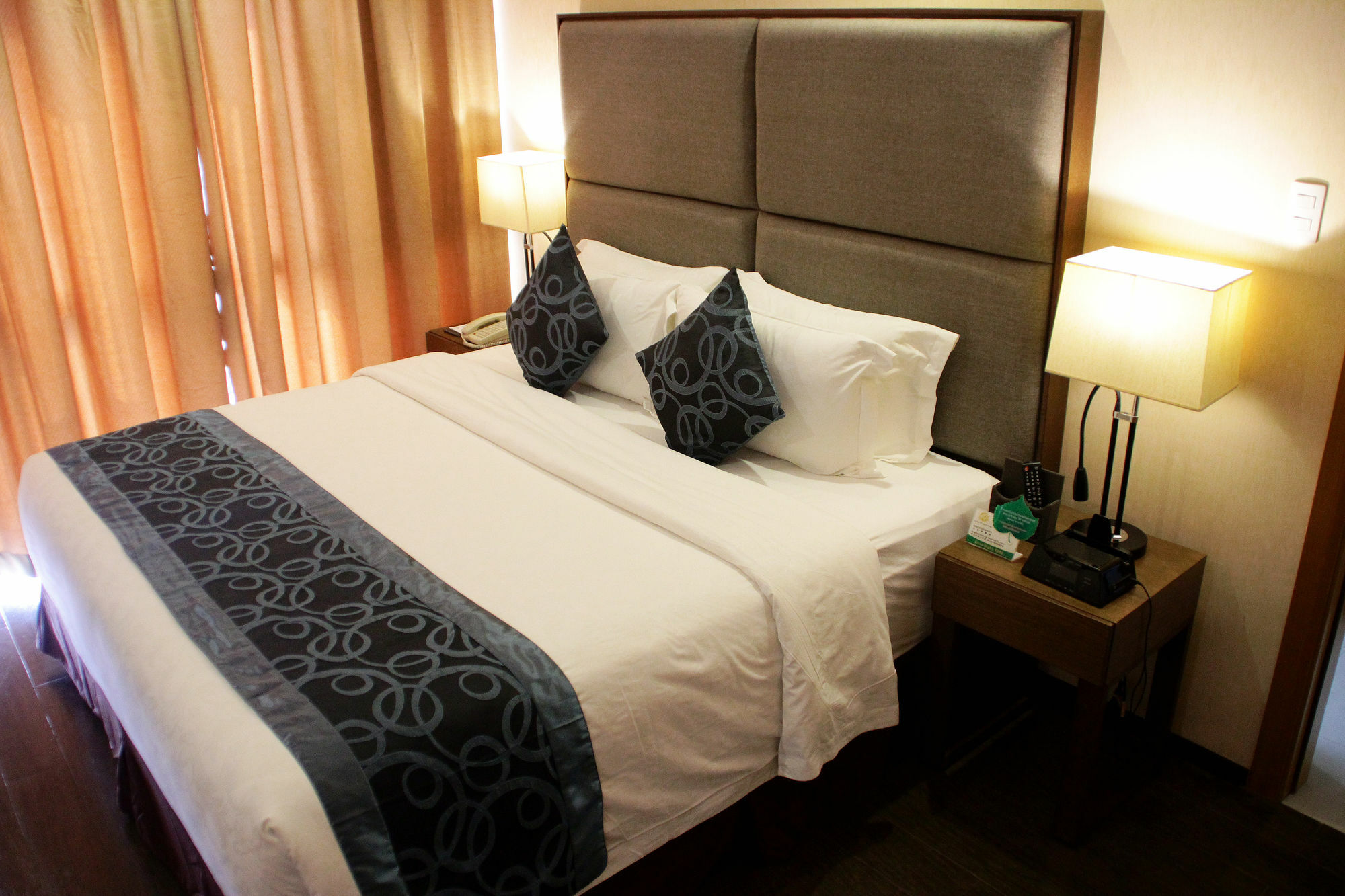 Golden Phoenix Hotel - Manila Pasay Exteriör bild