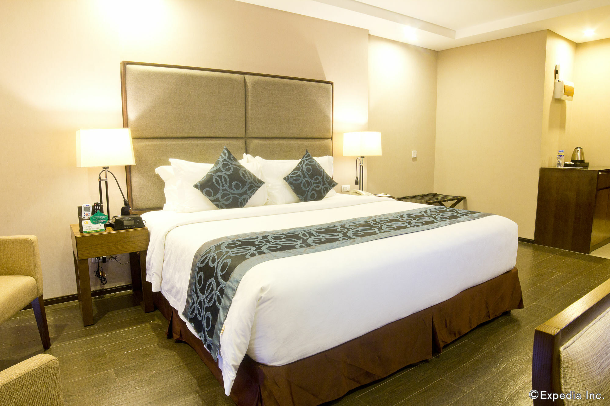 Golden Phoenix Hotel - Manila Pasay Exteriör bild
