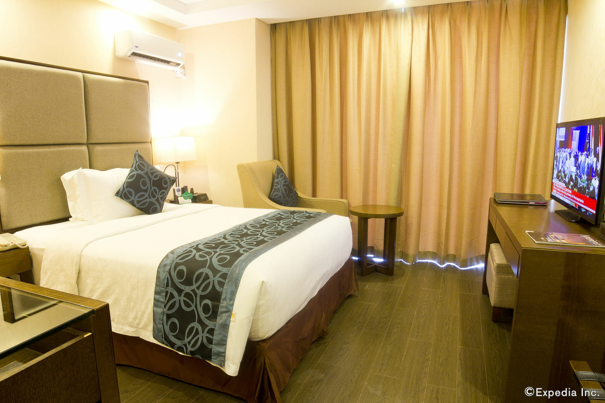 Golden Phoenix Hotel - Manila Pasay Exteriör bild