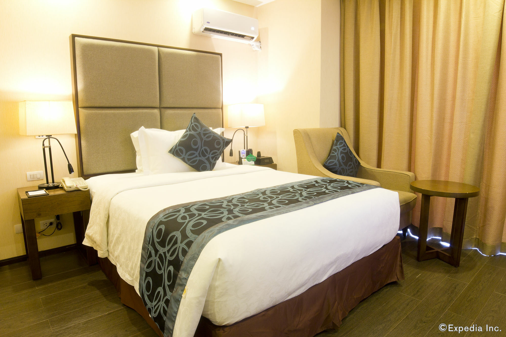Golden Phoenix Hotel - Manila Pasay Exteriör bild