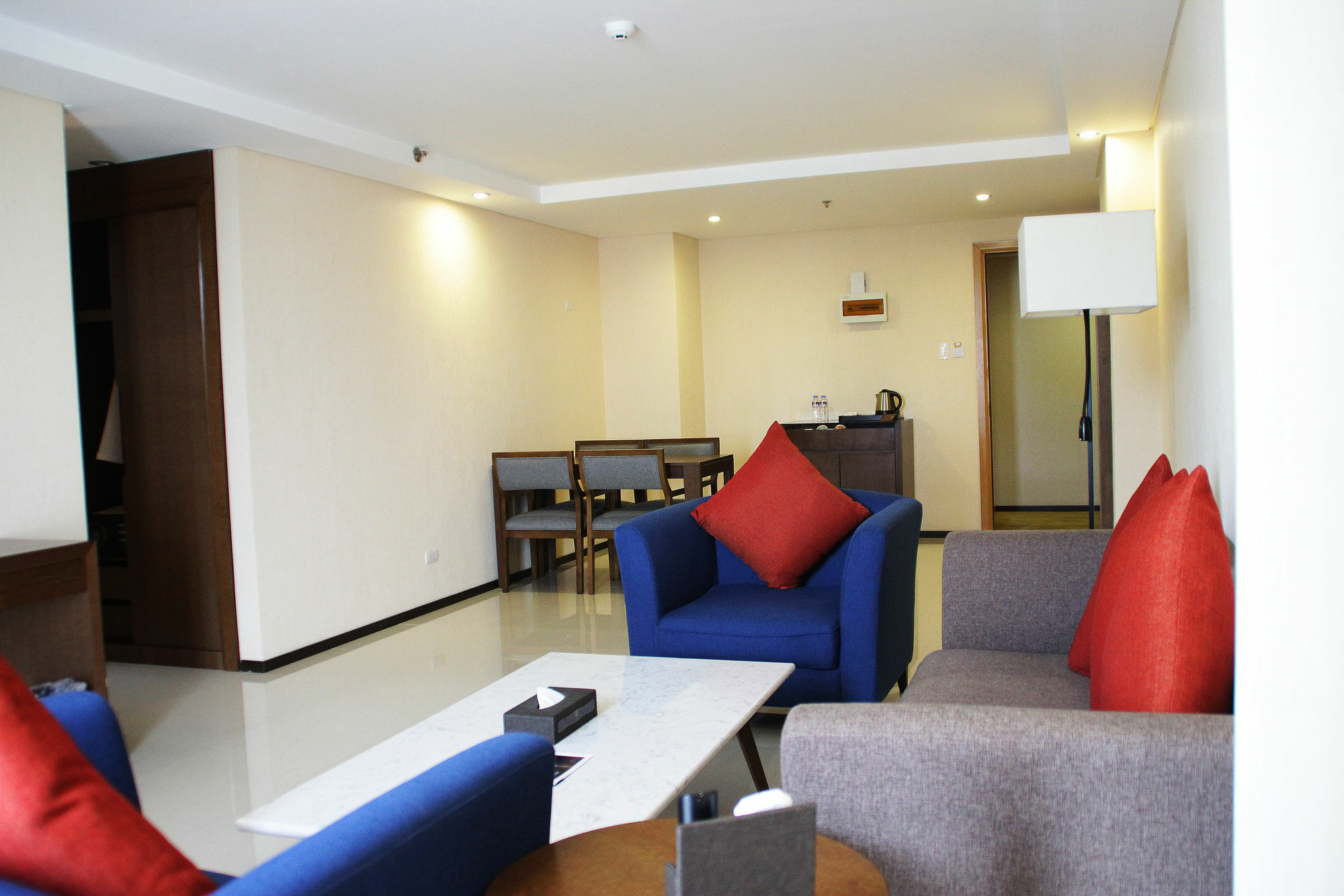 Golden Phoenix Hotel - Manila Pasay Exteriör bild