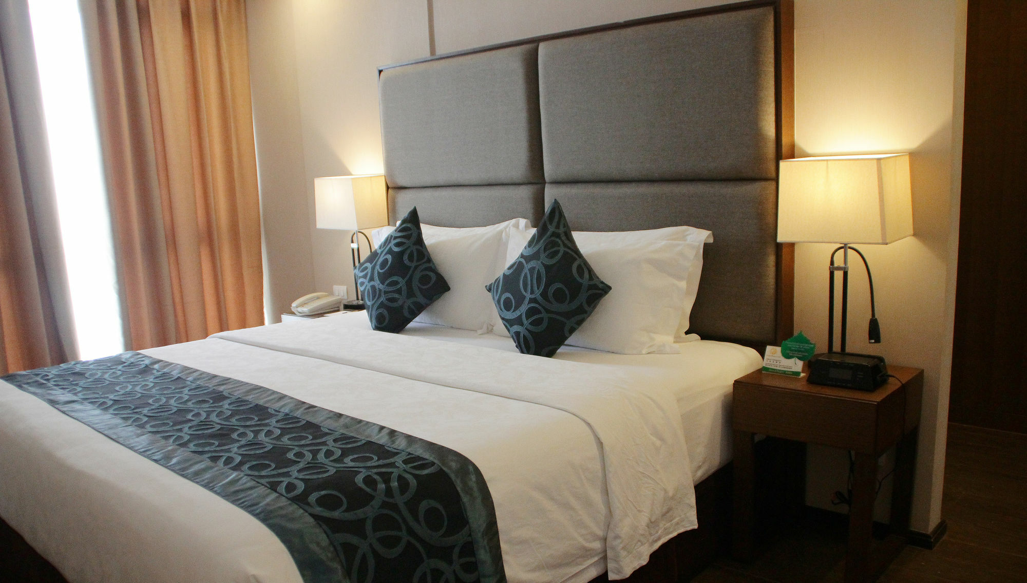 Golden Phoenix Hotel - Manila Pasay Exteriör bild