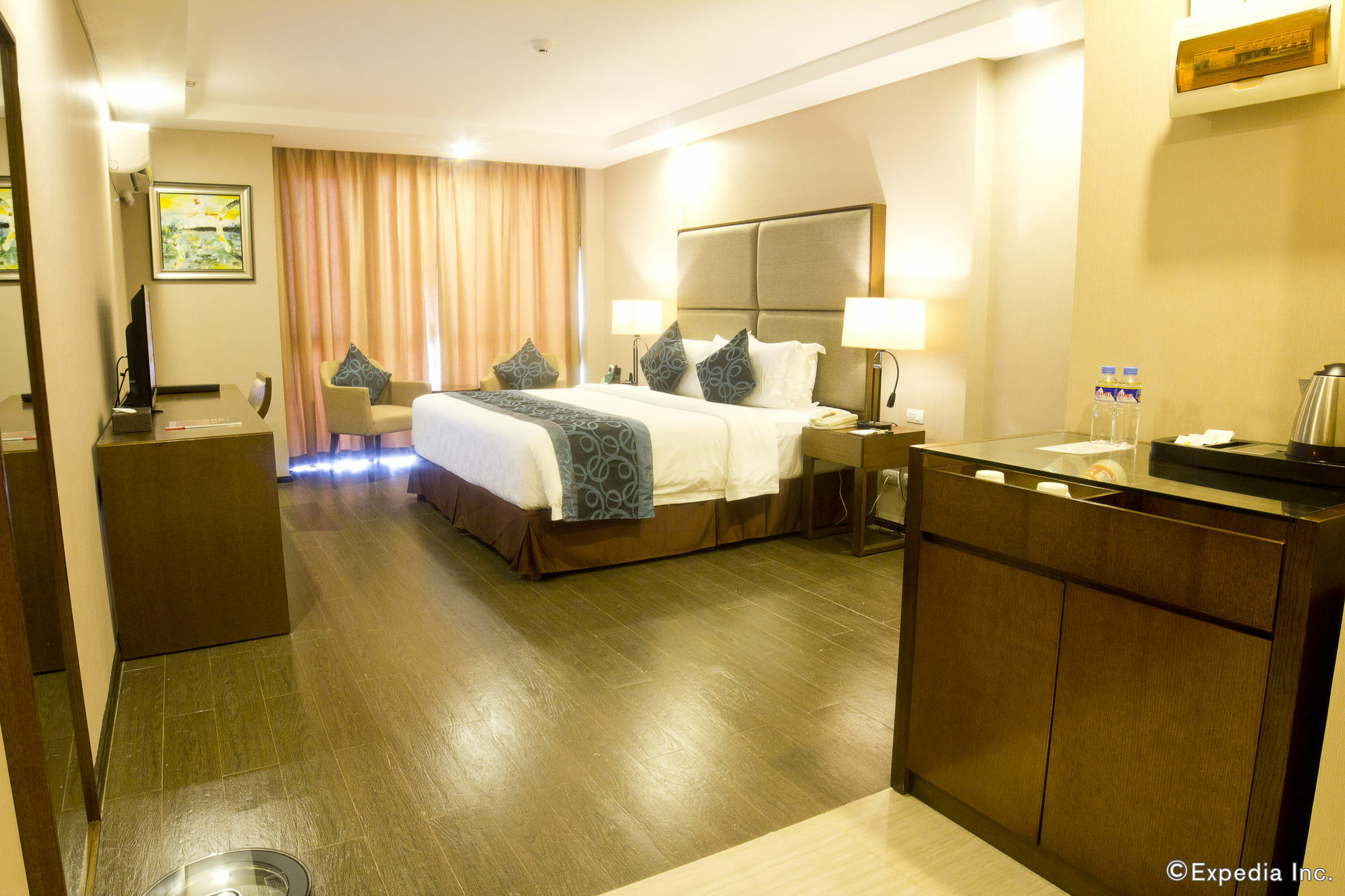 Golden Phoenix Hotel - Manila Pasay Exteriör bild
