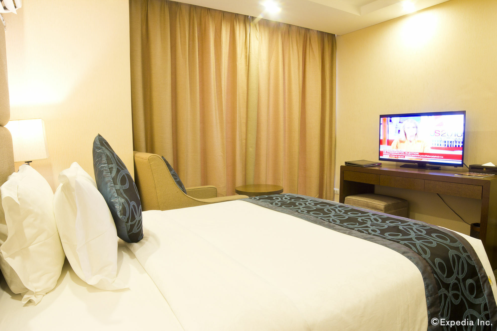 Golden Phoenix Hotel - Manila Pasay Exteriör bild