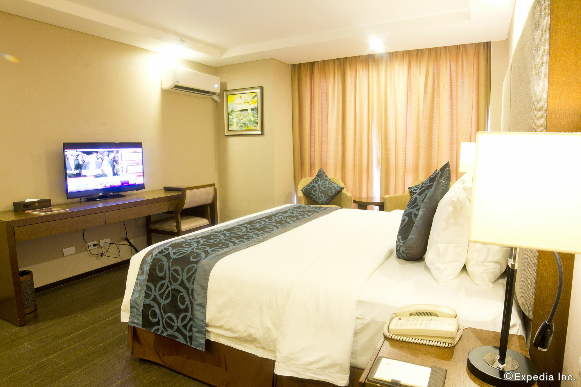 Golden Phoenix Hotel - Manila Pasay Exteriör bild