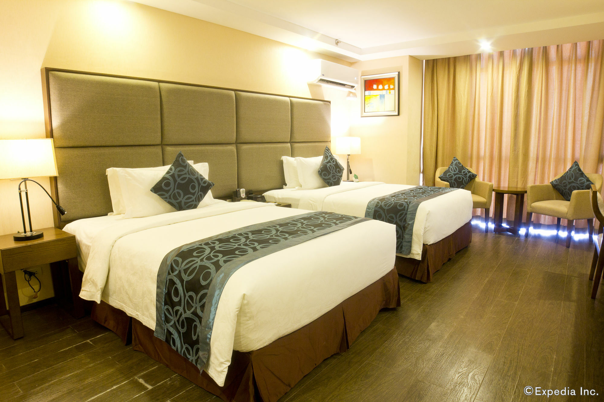 Golden Phoenix Hotel - Manila Pasay Exteriör bild